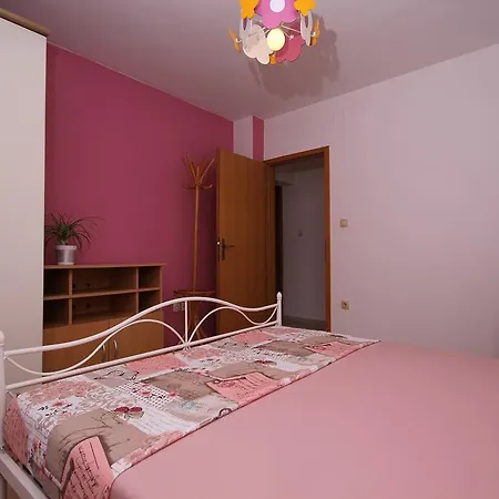 Apartment Lara