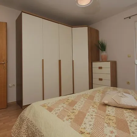 Lara Apartment