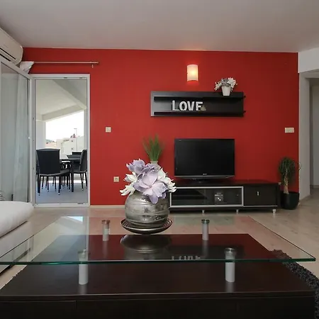 Apartment Lara Kastel Novi
